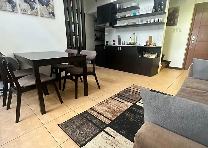 The Pearl - Bgc Mckinley Park 2br Manila